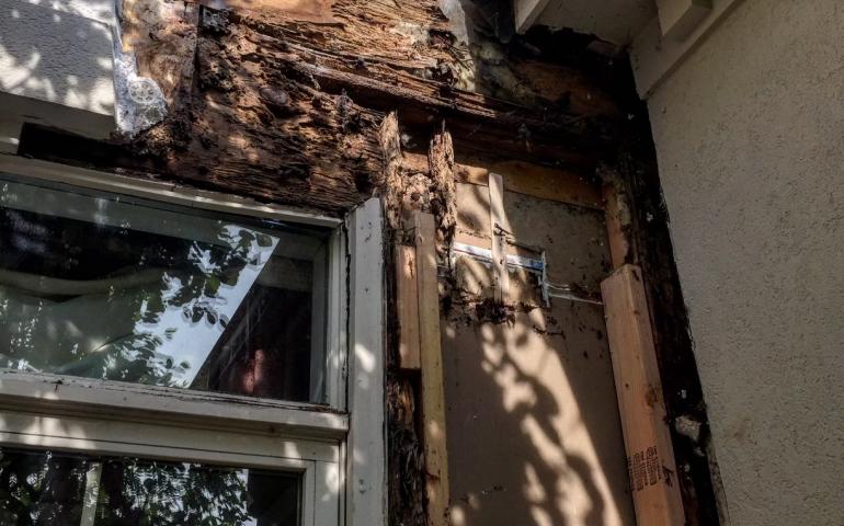 Window water leaking