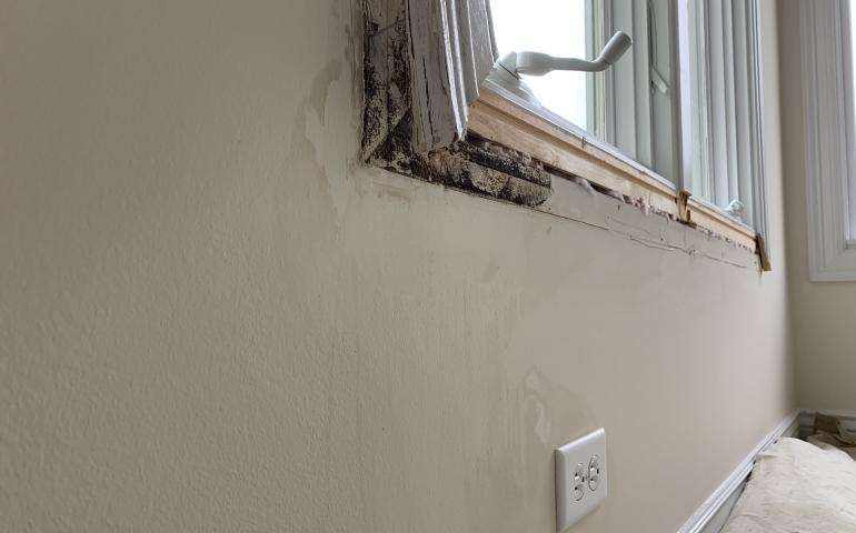 Window water leaking